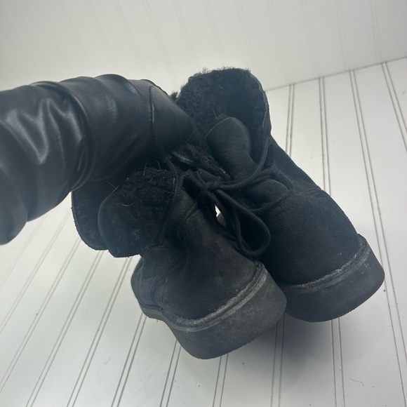 Ugg Women’s Black Suede Shearling Ankle Boots Size 7 - Picture 10 of 15